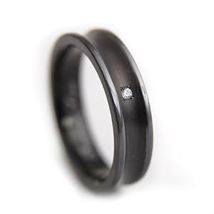 【クリックで詳細表示】(アミダモール)Ami D’amour チタンリング ブラックIP 鏡面＆ヘアライン仕上-逆R 5mm幅 上面0.01ctダイヤ1石 特注27号 R0149aa-WDA270BK