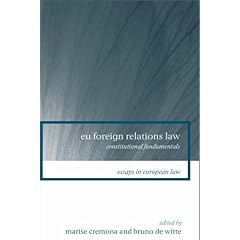 【クリックで詳細表示】EU Foreign Relations Law： Constitutional Fundamentals (Essays in European Law) [ペーパーバック]