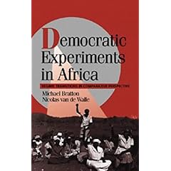 【クリックで詳細表示】Democratic Experiments in Africa： Regime Transitions in Comparative Perspective (Cambridge Studies in Comparative Politics)： Michael Bratton， Nicholas van de Walle： 洋書