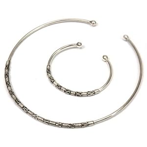 【クリックで詳細表示】【インドとアジアのアクセサリー】 ホワイトメタルのチョーカーとアームレットセット