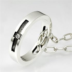 【クリックで詳細表示】ReiZ クロスの中央にダイヤ入りシルバー925製リングペンダント CHA-SIR130 ＃17号