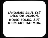  L'homme seul est dieu ou démon. Homo solus, aut deus aut daemon. tapis de souris décoré