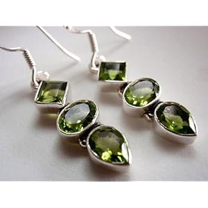 【クリックで詳細表示】ペリドット 925シルバーピアス ちょっぴりゴージャス♪ 3連タイプ DG03