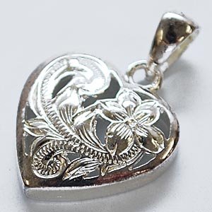  透かし彫りハートのペンダント・トップ【ハワイアンジュエリー★BYTHESEAバイザシー・ハワジュHawaiian Jewelry】