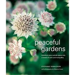 Peaceful Gardens: Transform Your Outside Space into a Haven of Calm and Tranquility (Compacts)