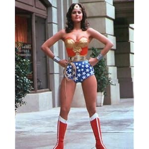 【クリックで詳細表示】ブロマイド写真★海外ドラマ『ワンダーウーマン』リンダ・カーター/腰に手をあてる全身