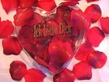  ICH LIEBE DICH Rosenblätter, rot, 1 Herzbox