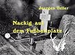 Nackig auf dem Fubballplatz