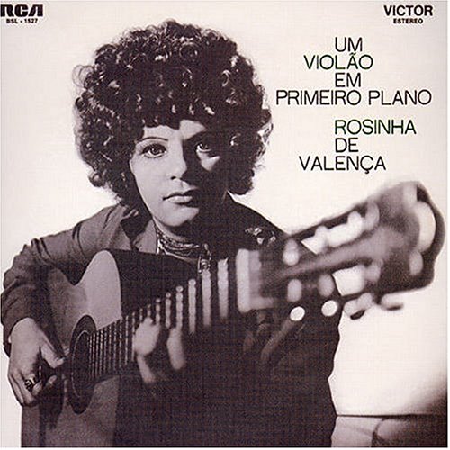 Um Violão Em Primeiro Plano