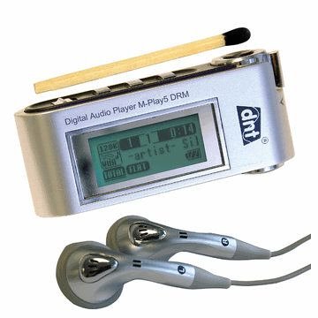 Digitalkameras: dnt M-Play 5 Tragbarer MP3-Player 512 MB silber