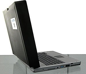 Digitalkameras: Demolux Dakar: fall- und sto�sicheres 15 Zoll Notebook mit Spritzwasser Schutz