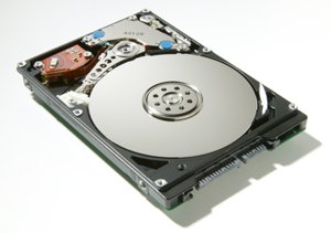 Festplatten: Seagate ST980825AS Momentus 7200.1 Festplatte 80.0 GB 10.5 ms S-ATA / 150 8.0 MB
